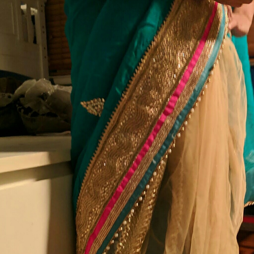 Brand new sari with unstiched blouse.